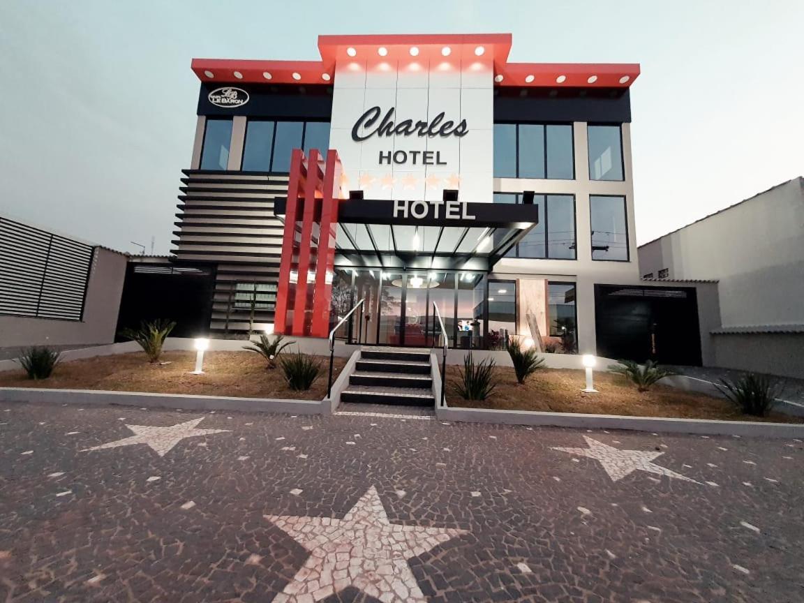 Charles Hotel Pôrto Ferreira Esterno foto