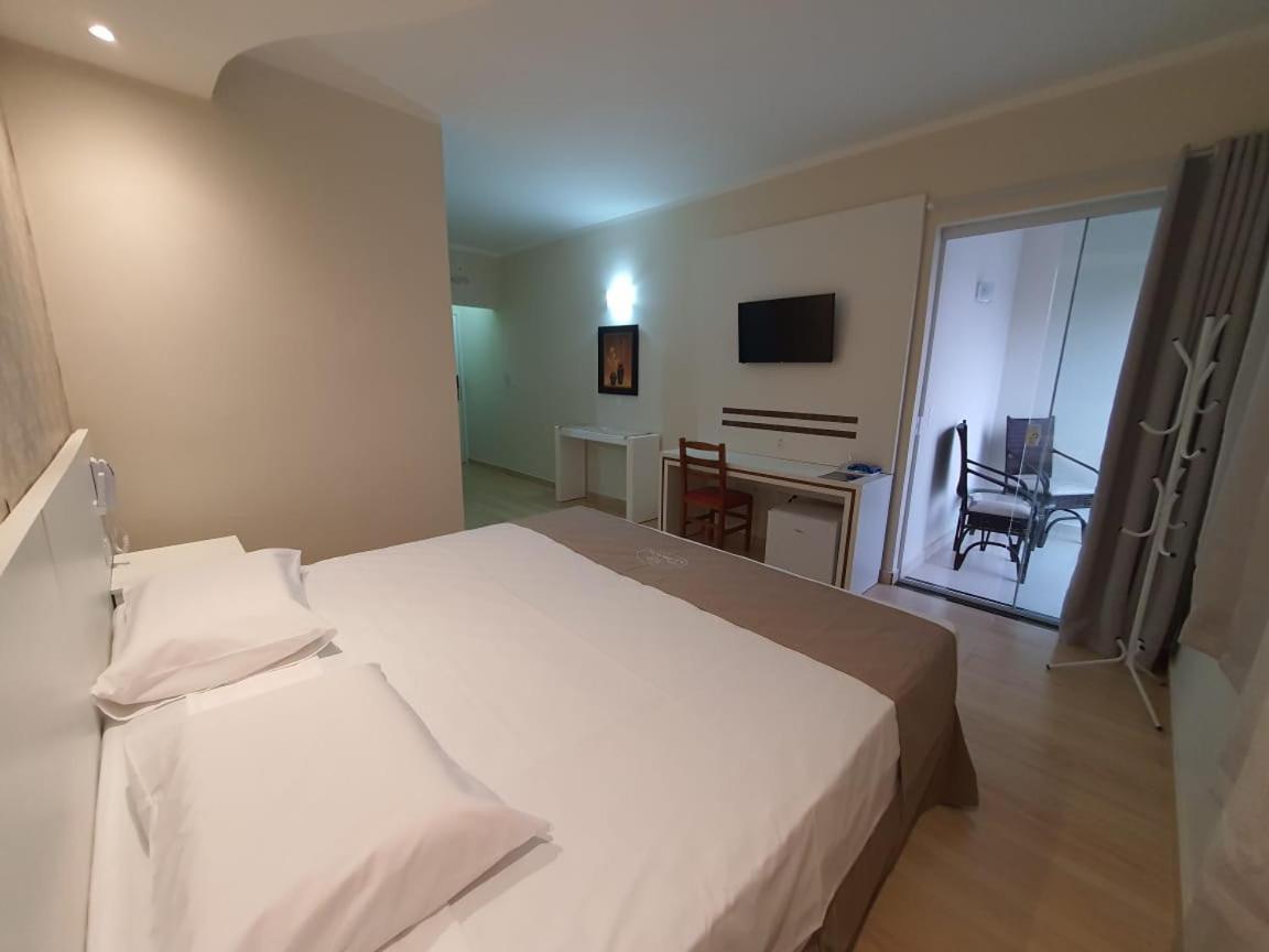 Charles Hotel Pôrto Ferreira Esterno foto