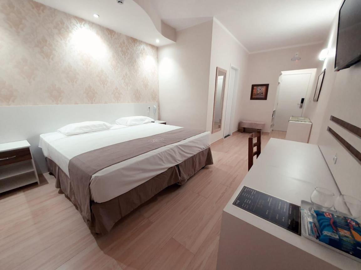 Charles Hotel Pôrto Ferreira Esterno foto