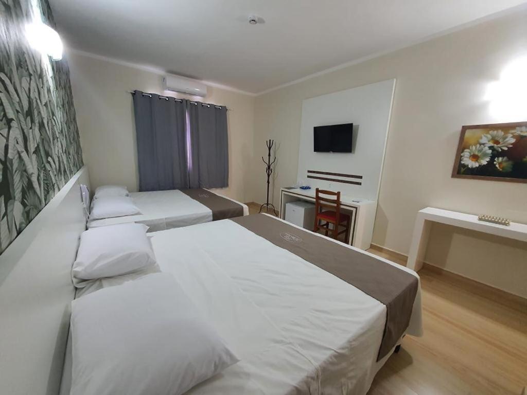 Charles Hotel Pôrto Ferreira Esterno foto